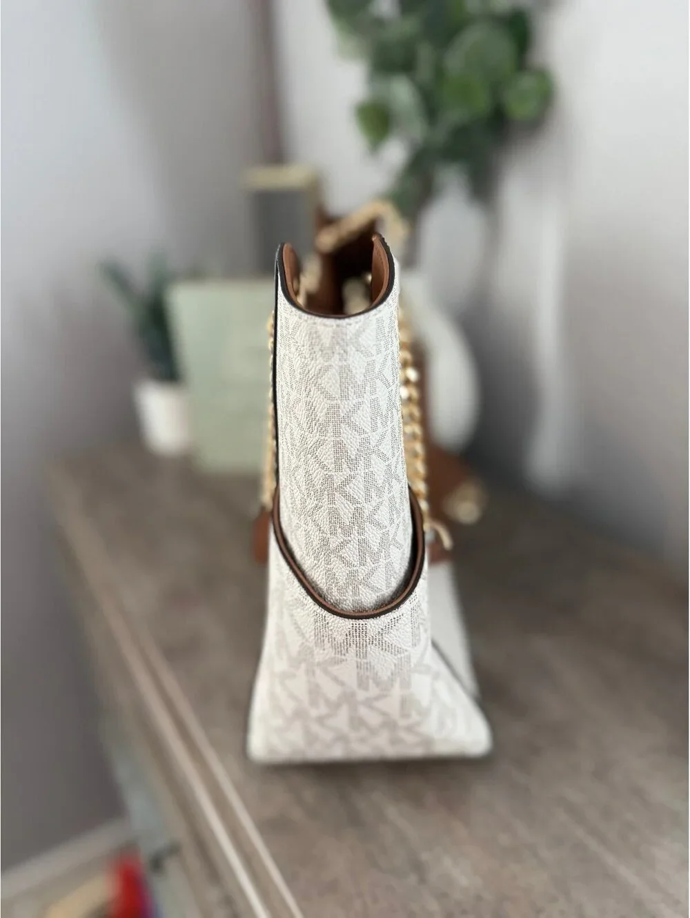 Michael Kors Jet Set Large Chain Shoulder Tote